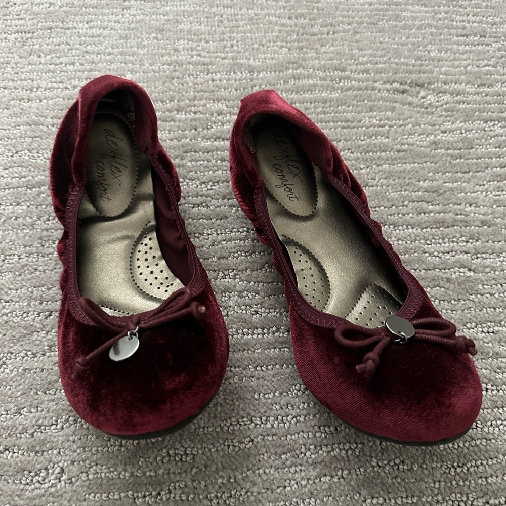 Dexflex comfort flats. Size 8. Red suede